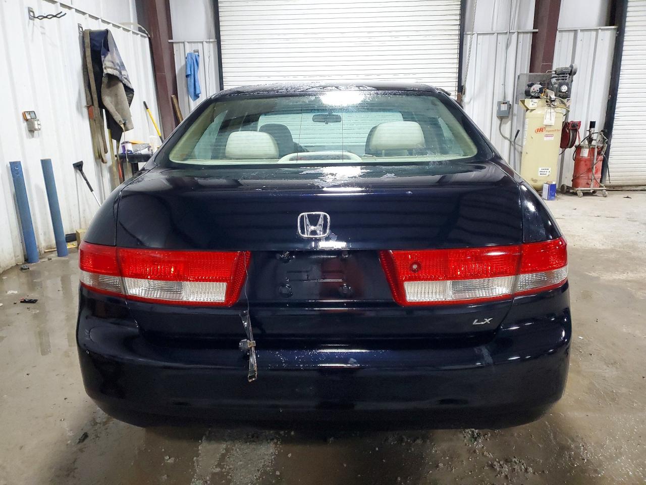 2004 HONDA ACCORD LX photo 11