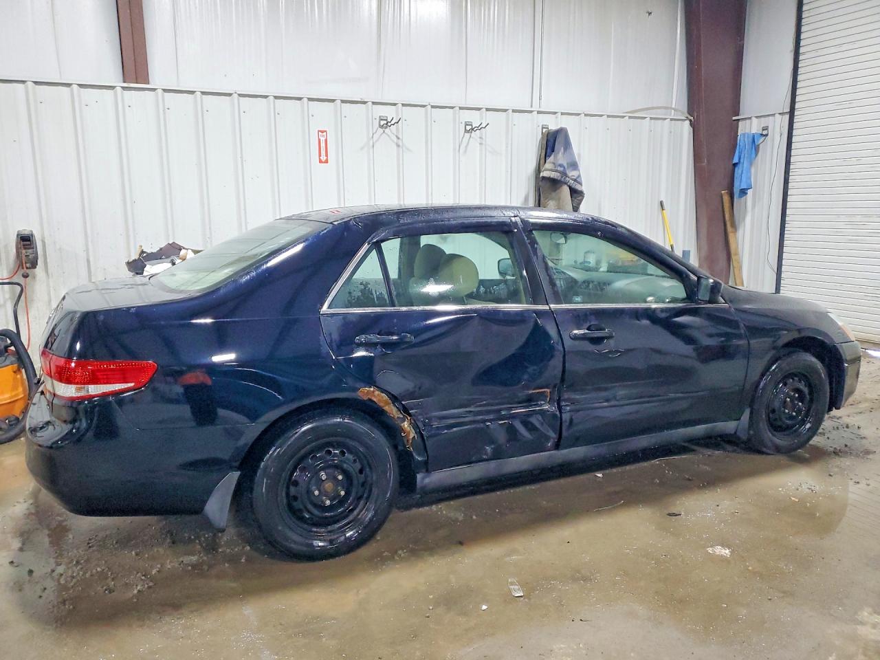 2004 HONDA ACCORD LX photo 5