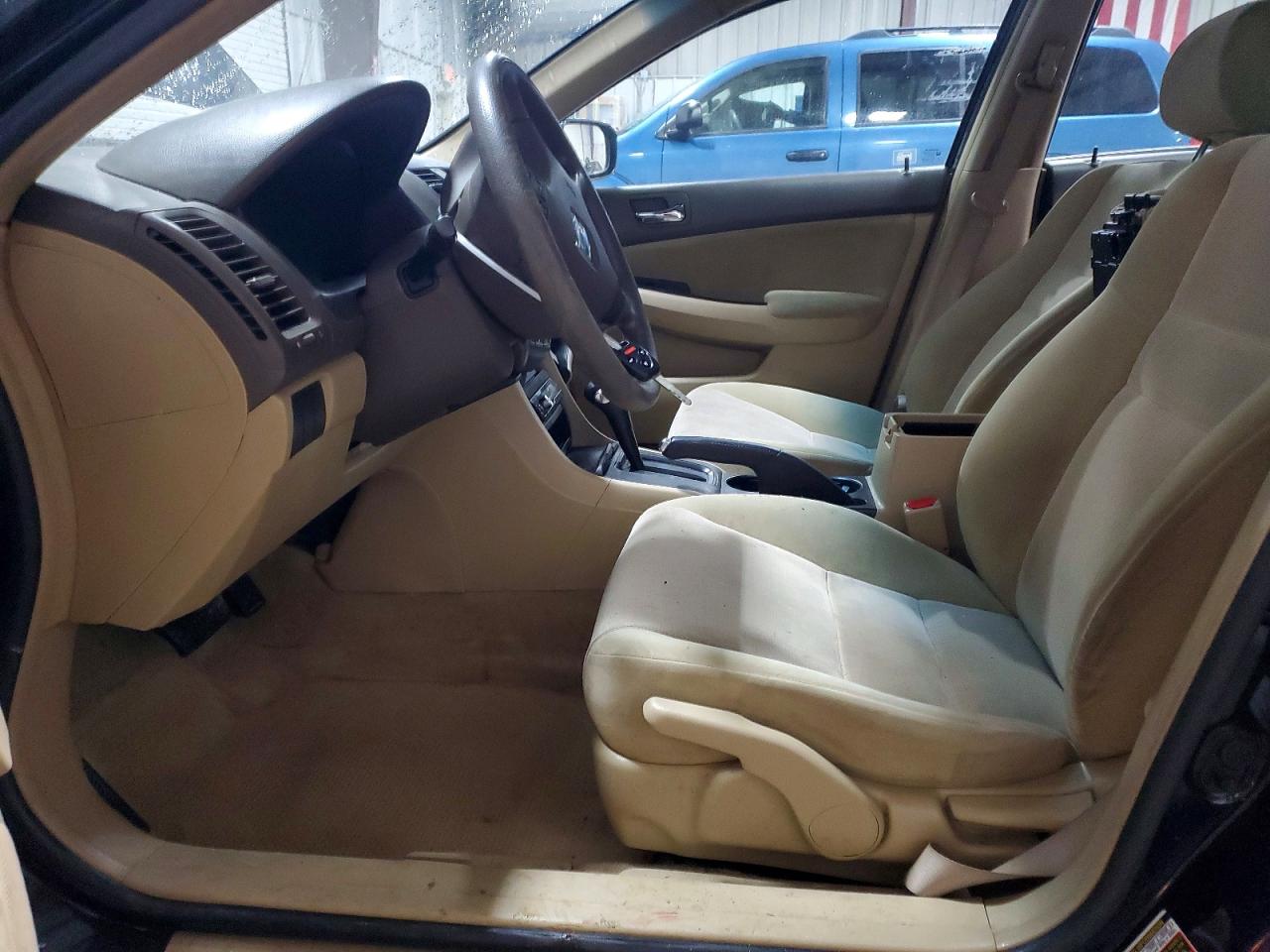 2004 HONDA ACCORD LX photo 13