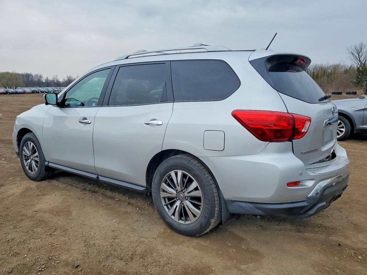 2017 NISSAN PATHFINDER SL photo 2