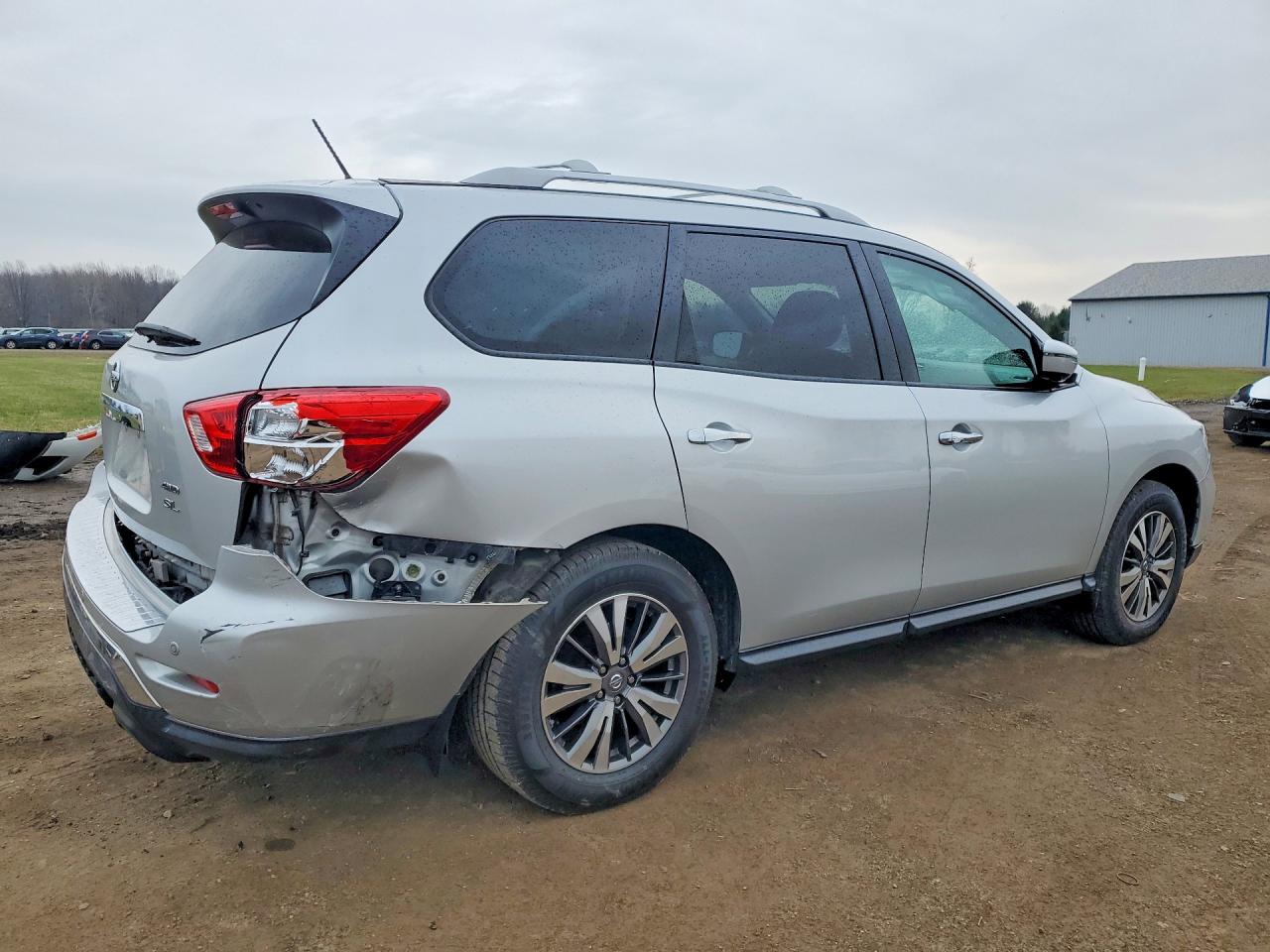 2017 NISSAN PATHFINDER SL photo 3