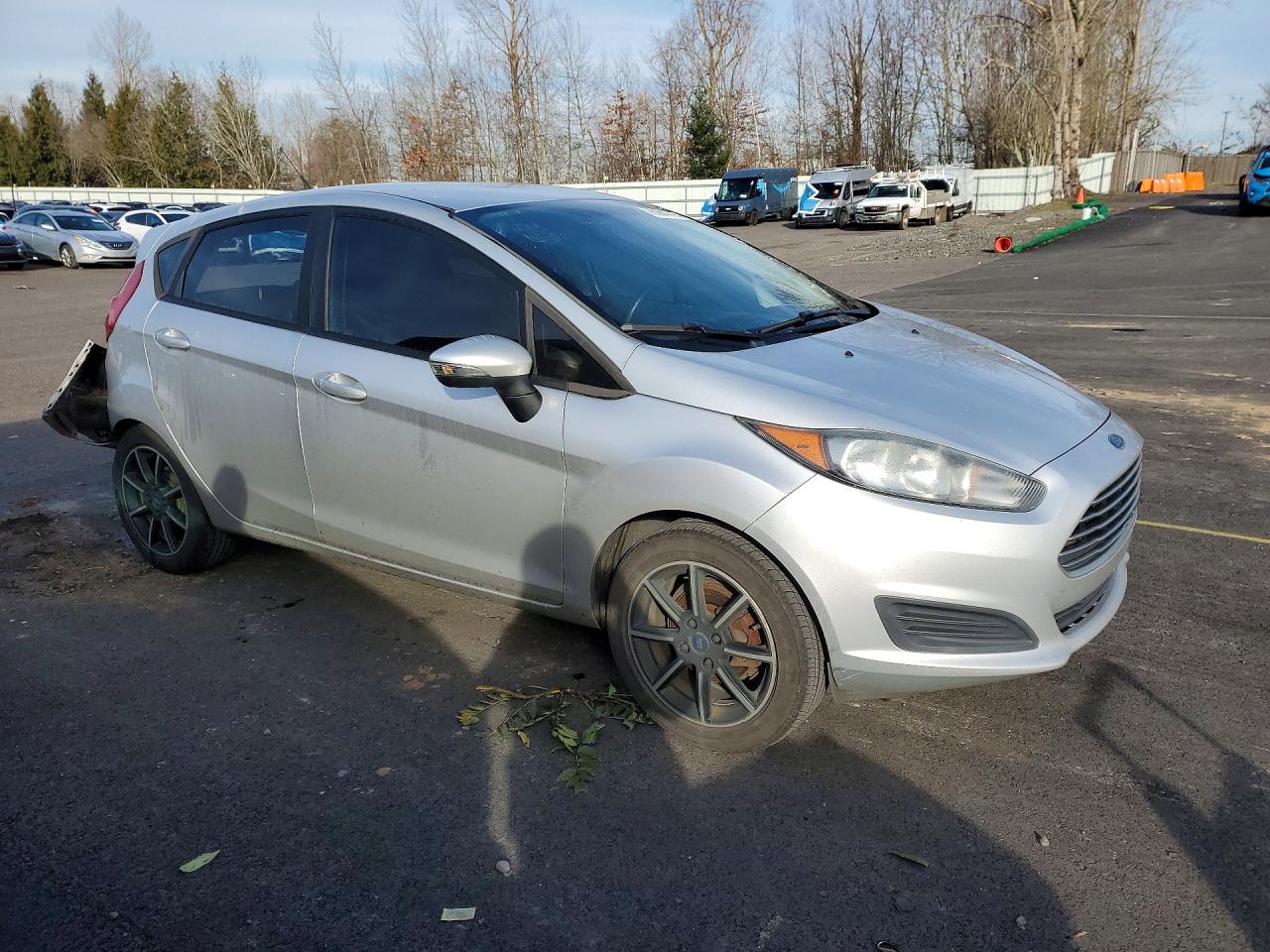 2015 FORD FIESTA SE photo 4