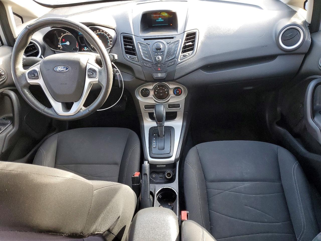 2015 FORD FIESTA SE photo 8