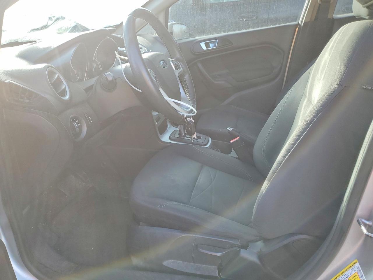 2015 FORD FIESTA SE photo 7