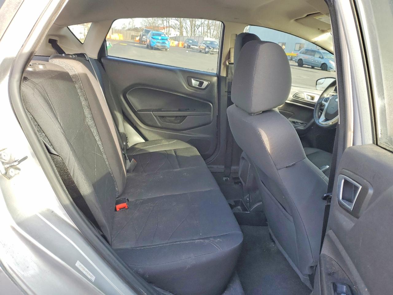 2015 FORD FIESTA SE photo 10