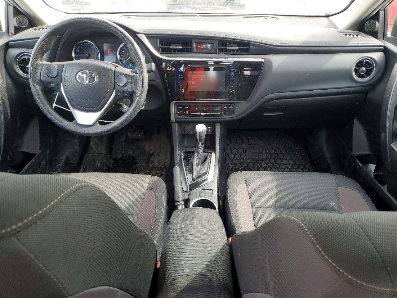 2017 TOYOTA COROLLA photo 8
