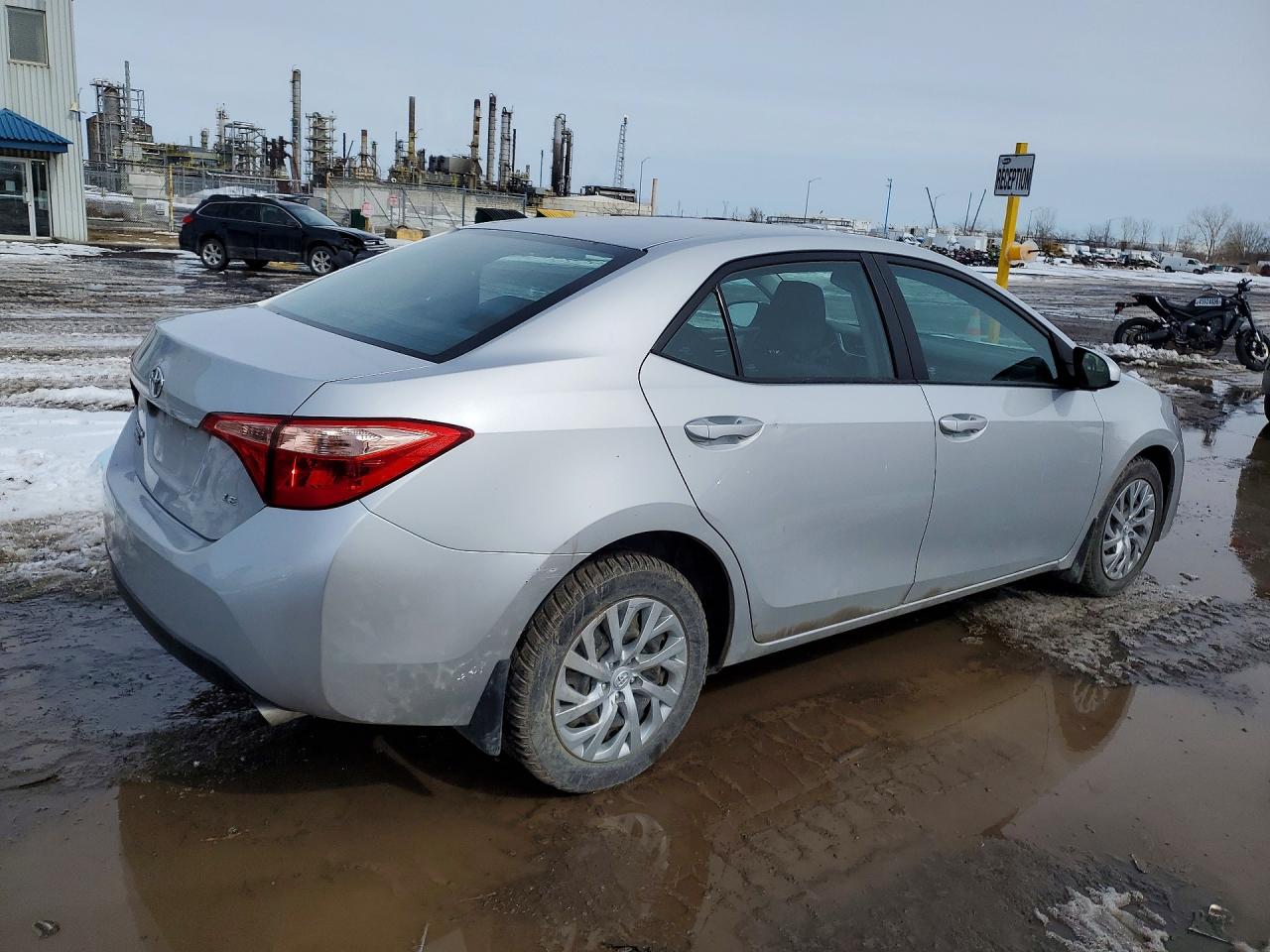 2017 TOYOTA COROLLA photo 3