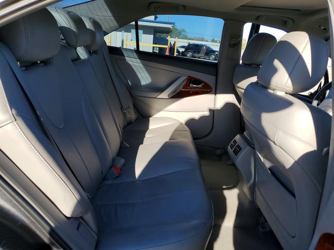 2011 TOYOTA CAMRY XLE V6 photo 19