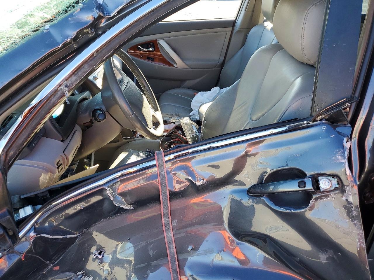 2011 TOYOTA CAMRY XLE V6 photo 13