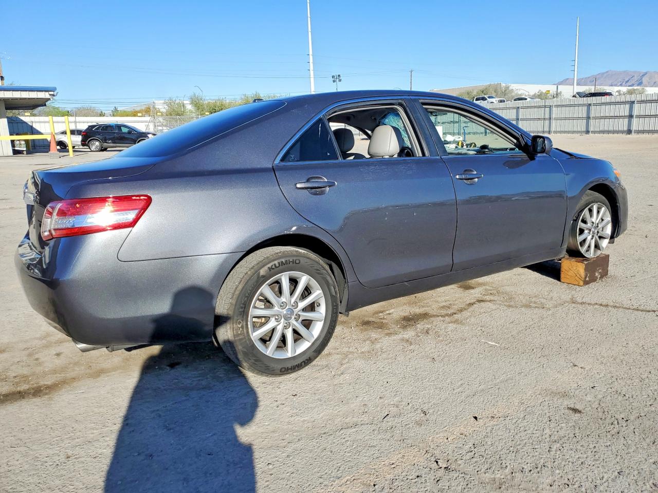 2011 TOYOTA CAMRY XLE V6 photo 5