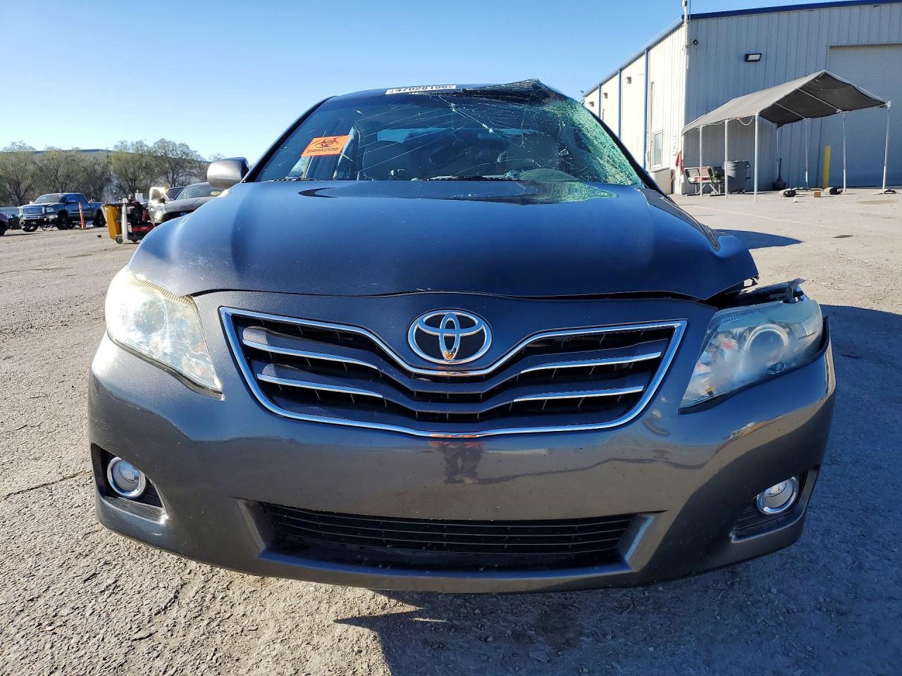 2011 TOYOTA CAMRY XLE V6 photo 9