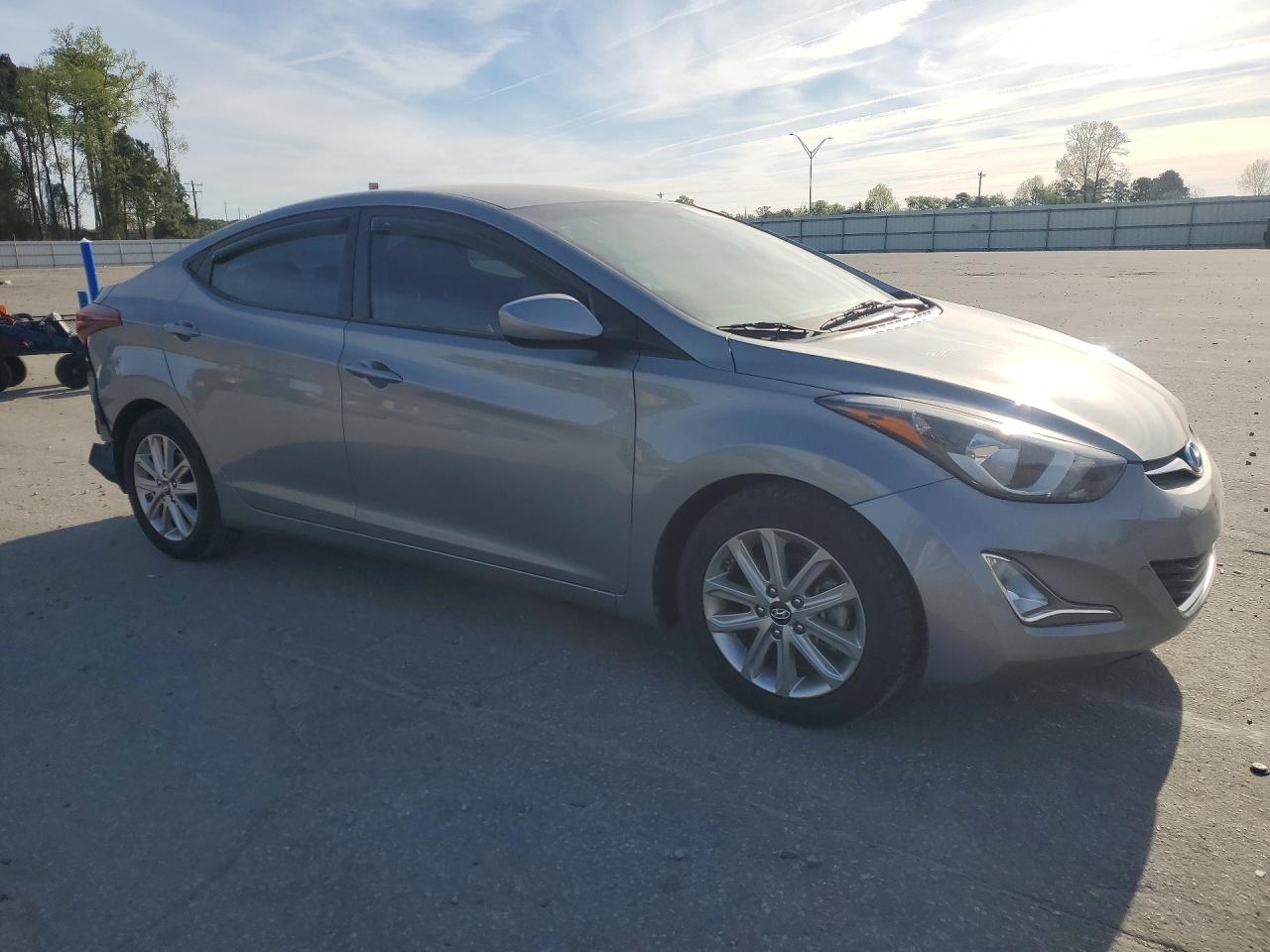 2015 HYUNDAI ELANTRA SE photo 4