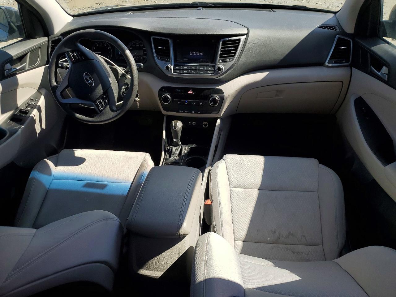 2017 HYUNDAI TUCSON SE photo 8