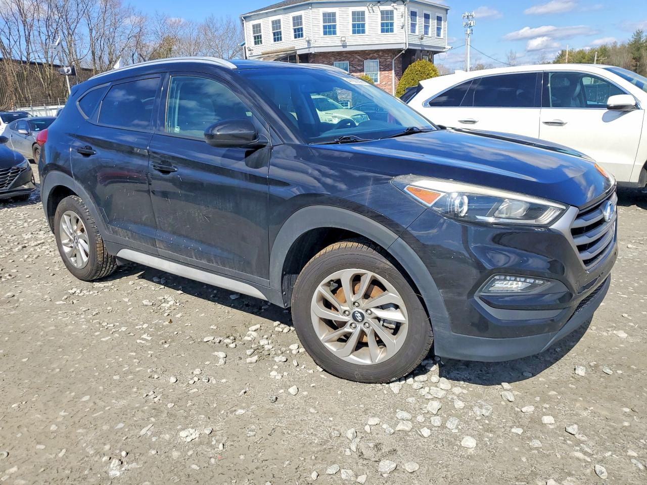 2017 HYUNDAI TUCSON SE photo 4