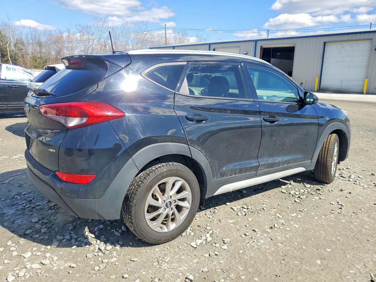 2017 HYUNDAI TUCSON SE photo 3