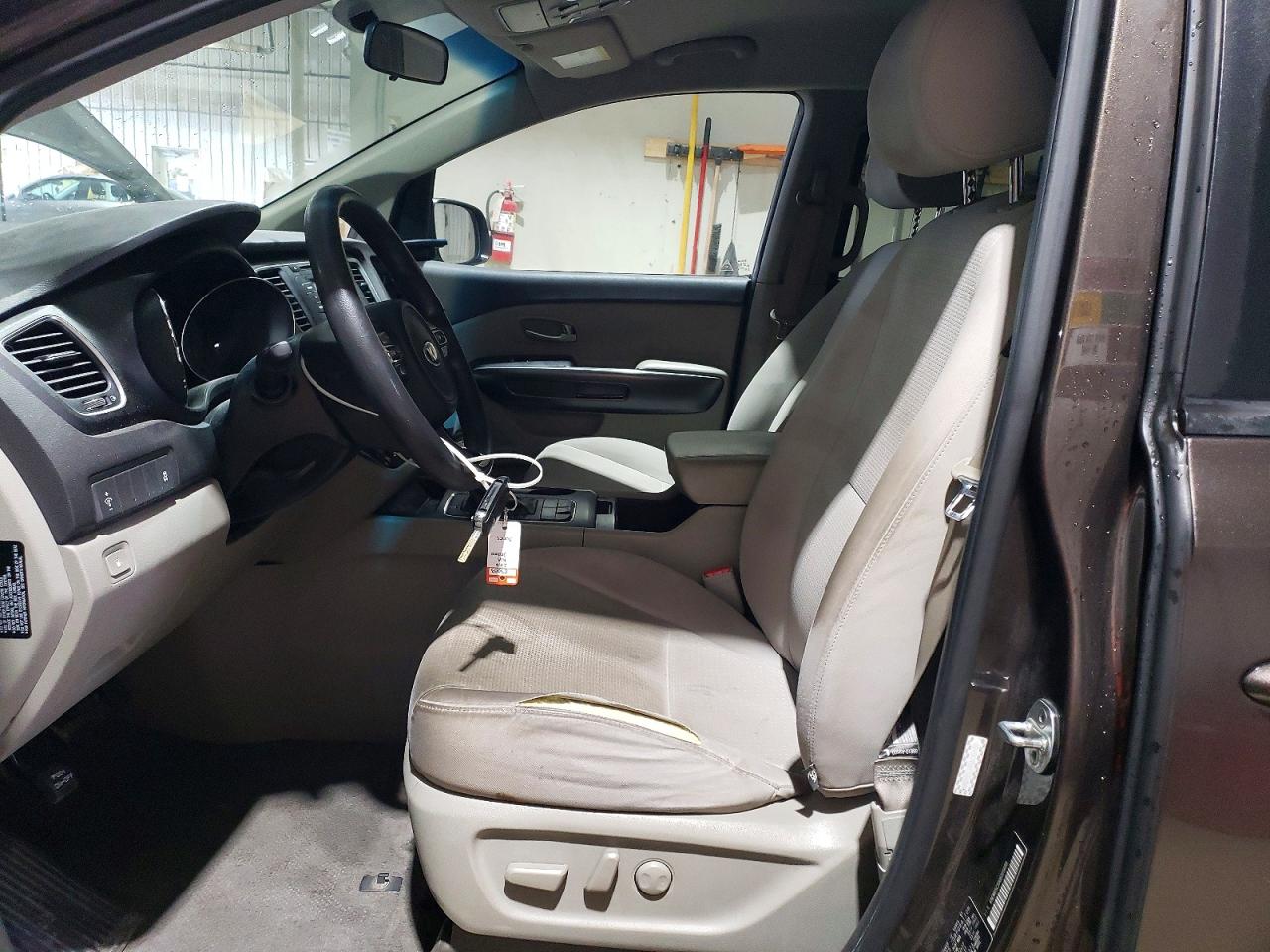 2016 KIA SEDONA LX photo 7