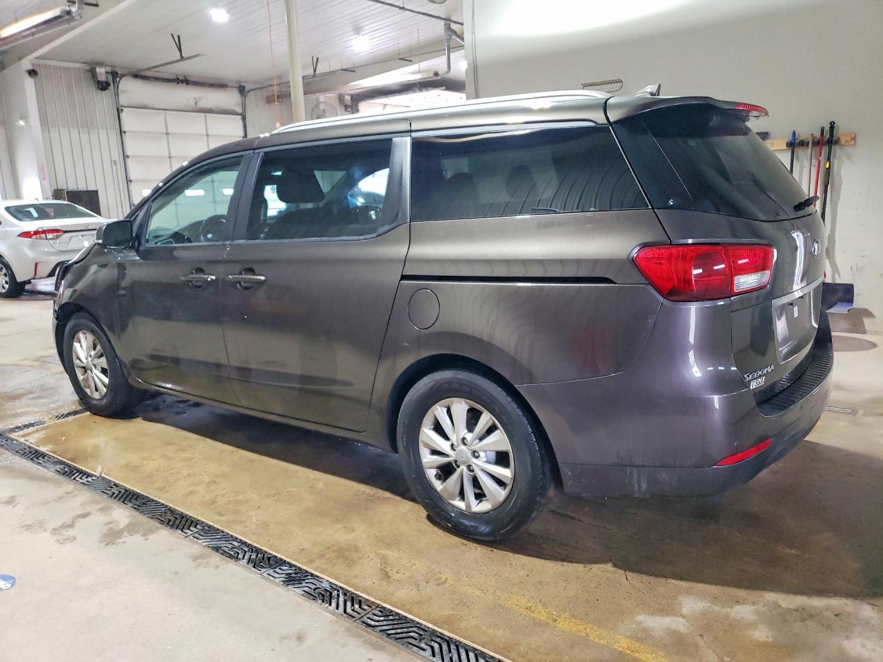 2016 KIA SEDONA LX photo 2