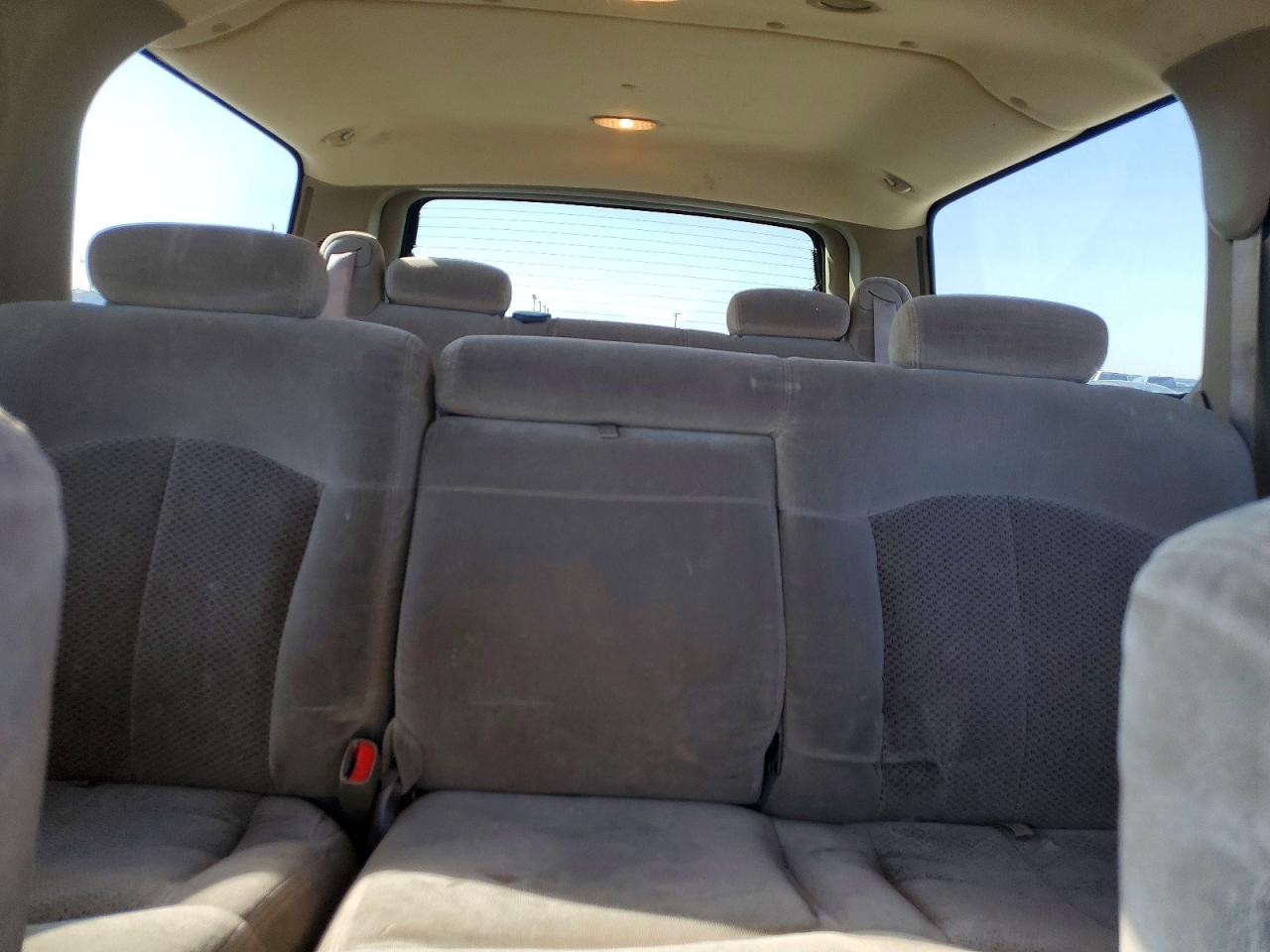 2002 CHEVROLET SUBURBAN C1500 photo 10