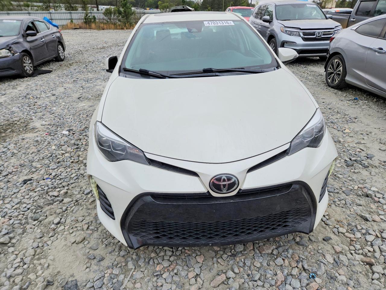 2017 TOYOTA COROLLA SE photo 5