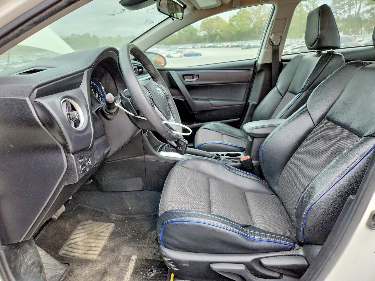 2017 TOYOTA COROLLA SE photo 7