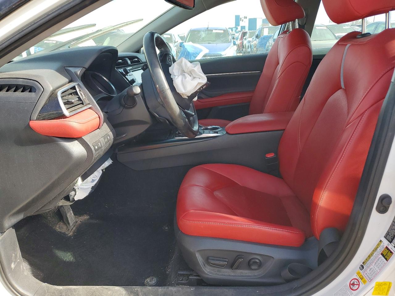 2018 TOYOTA CAMRY XSE photo 19