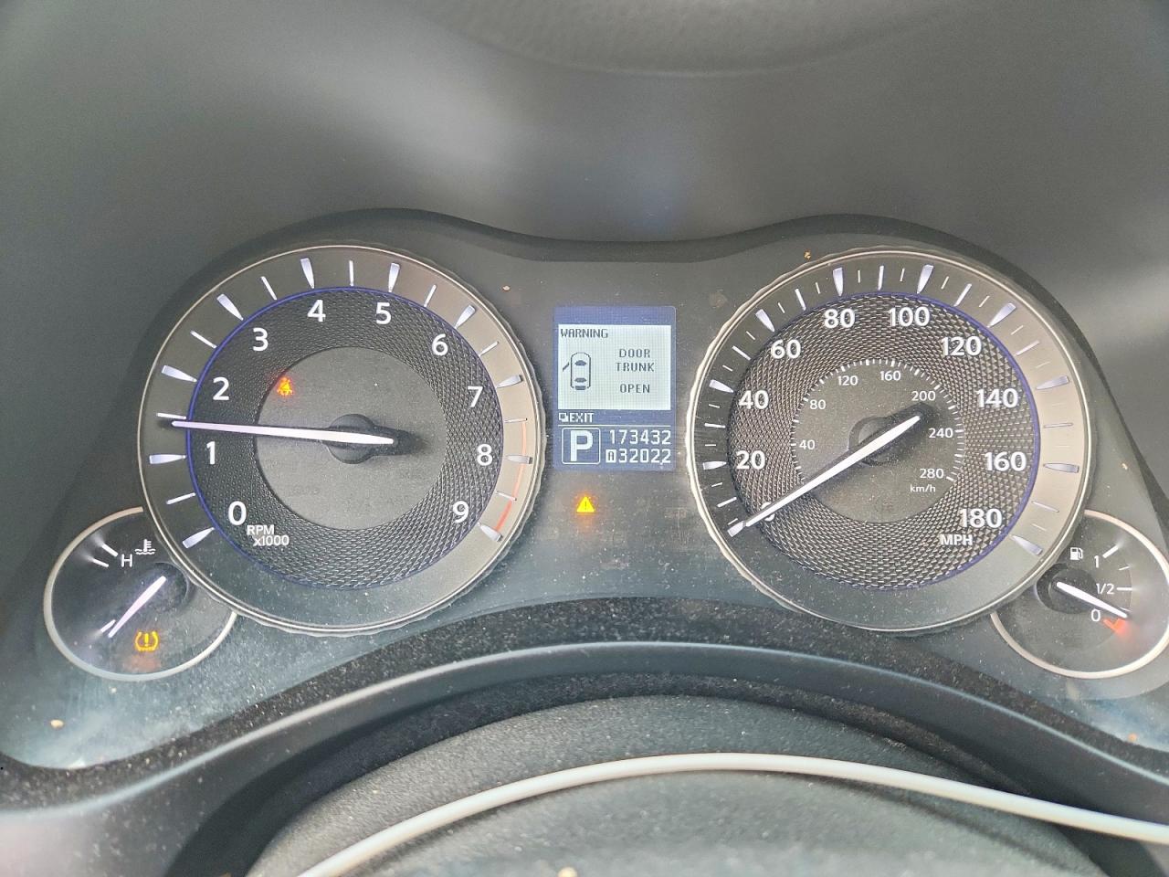 2011 INFINITI M37 X photo 17