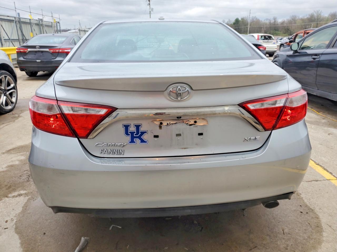 2017 TOYOTA CAMRY XSE photo 16