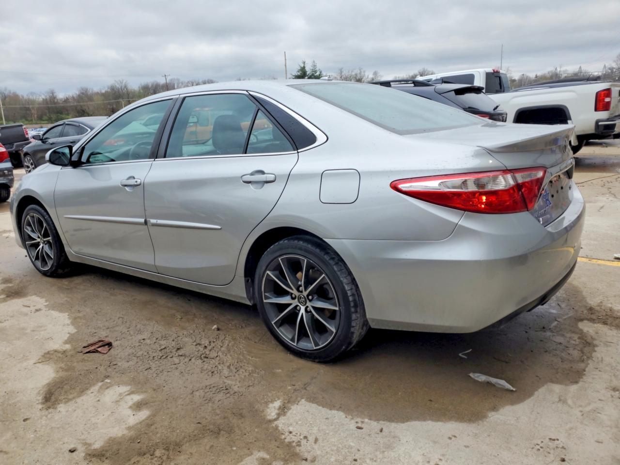 2017 TOYOTA CAMRY XSE photo 4