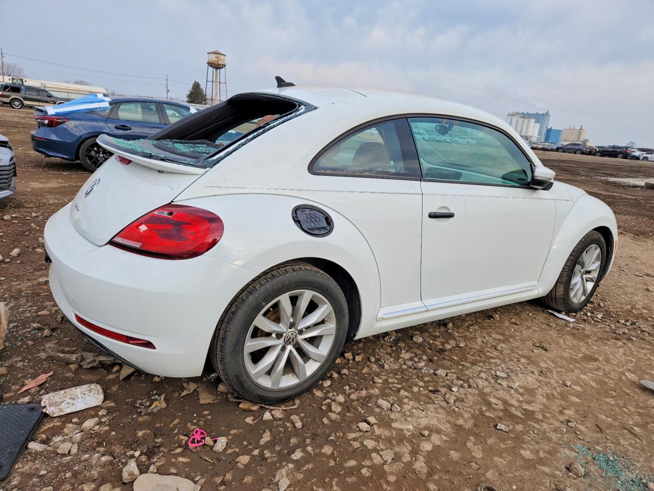 2017 VOLKSWAGEN BEETLE 1.8T photo 3