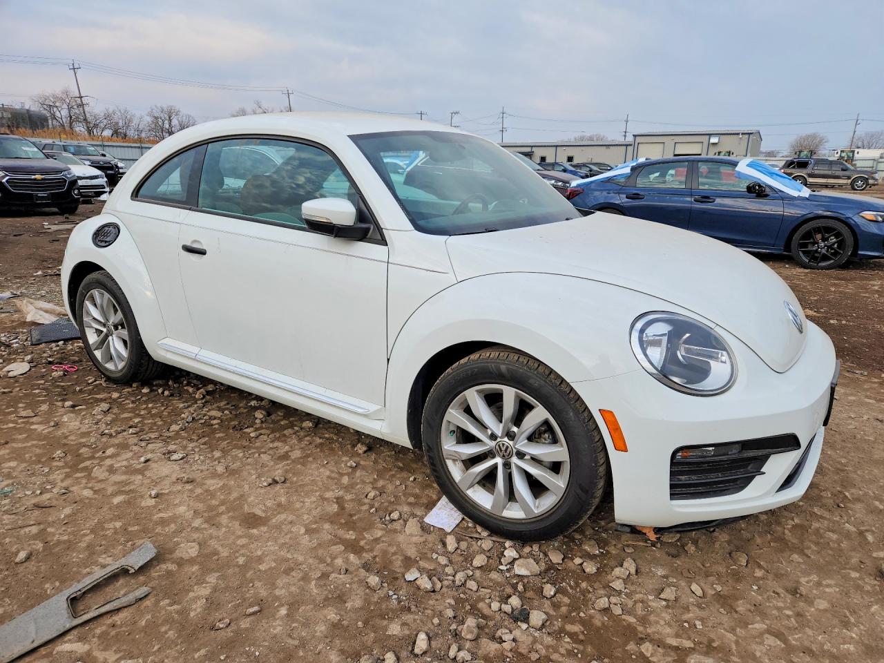 2017 VOLKSWAGEN BEETLE 1.8T photo 4