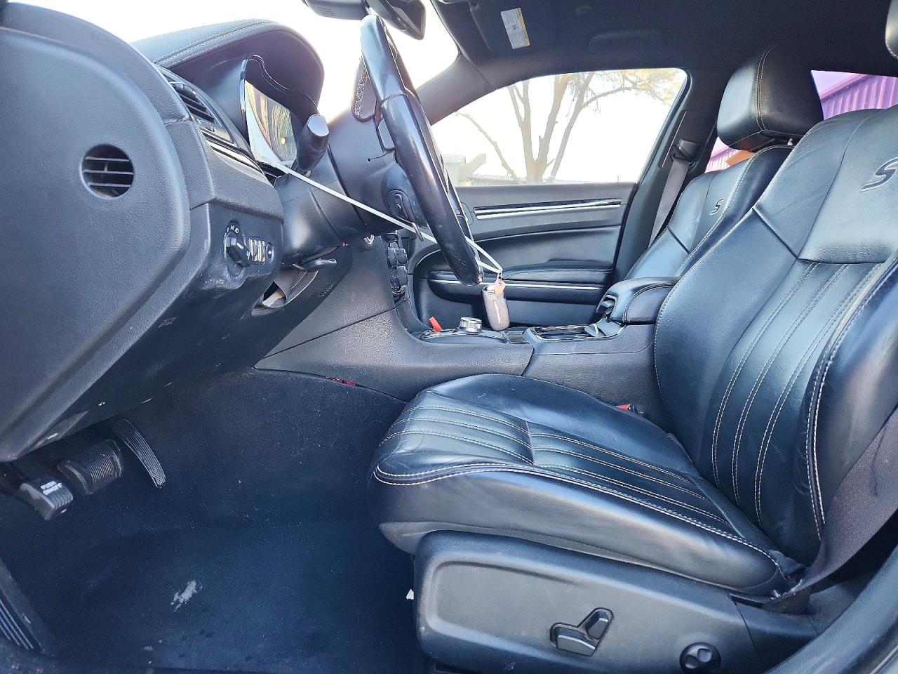 2019 CHRYSLER 300 S photo 7
