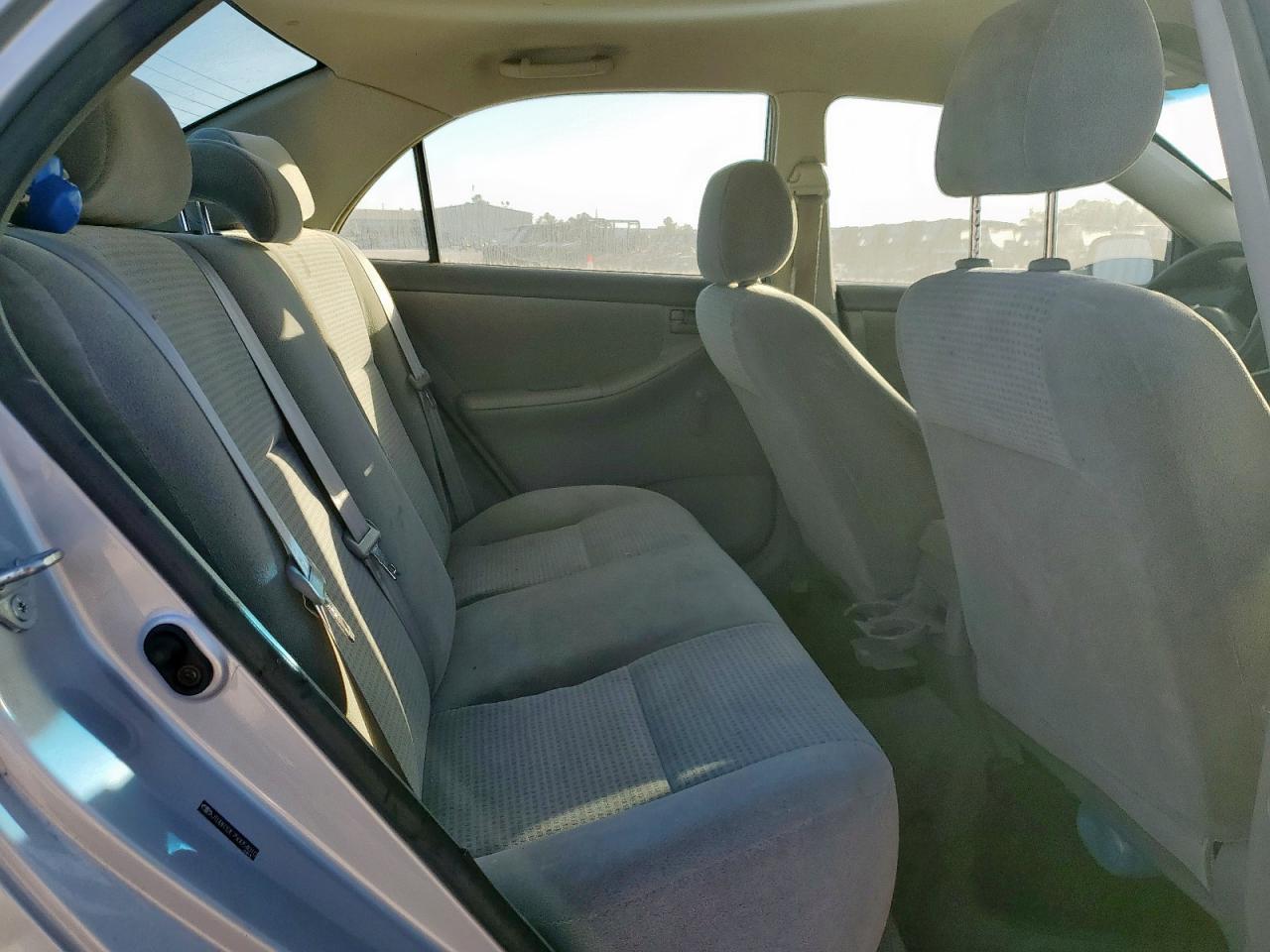 2005 TOYOTA COROLLA photo 10