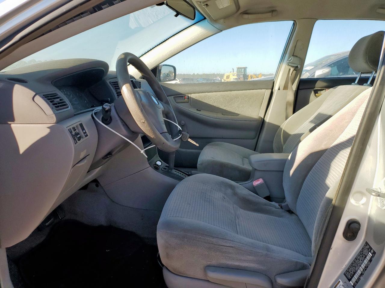 2005 TOYOTA COROLLA photo 7