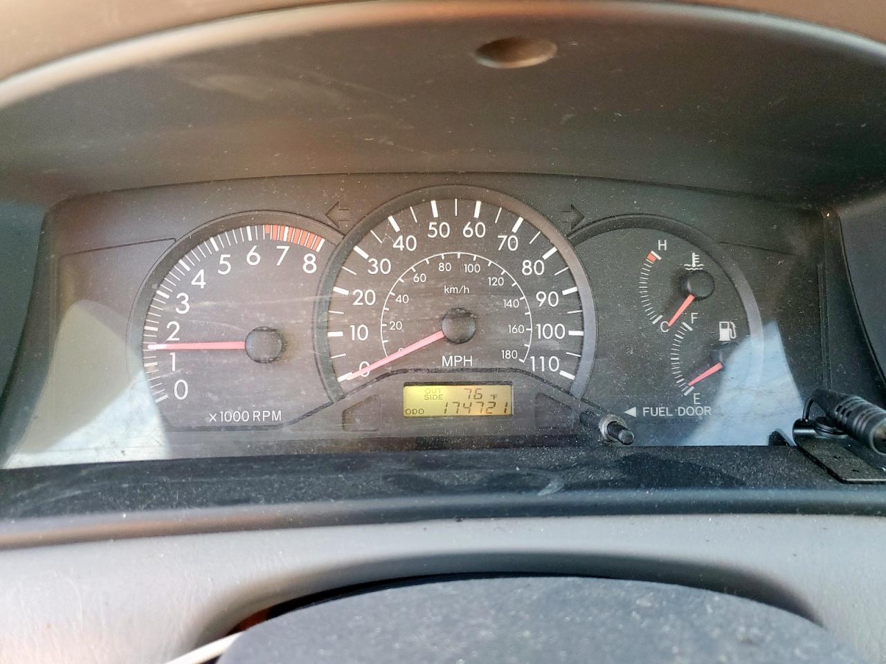 2005 TOYOTA COROLLA photo 9