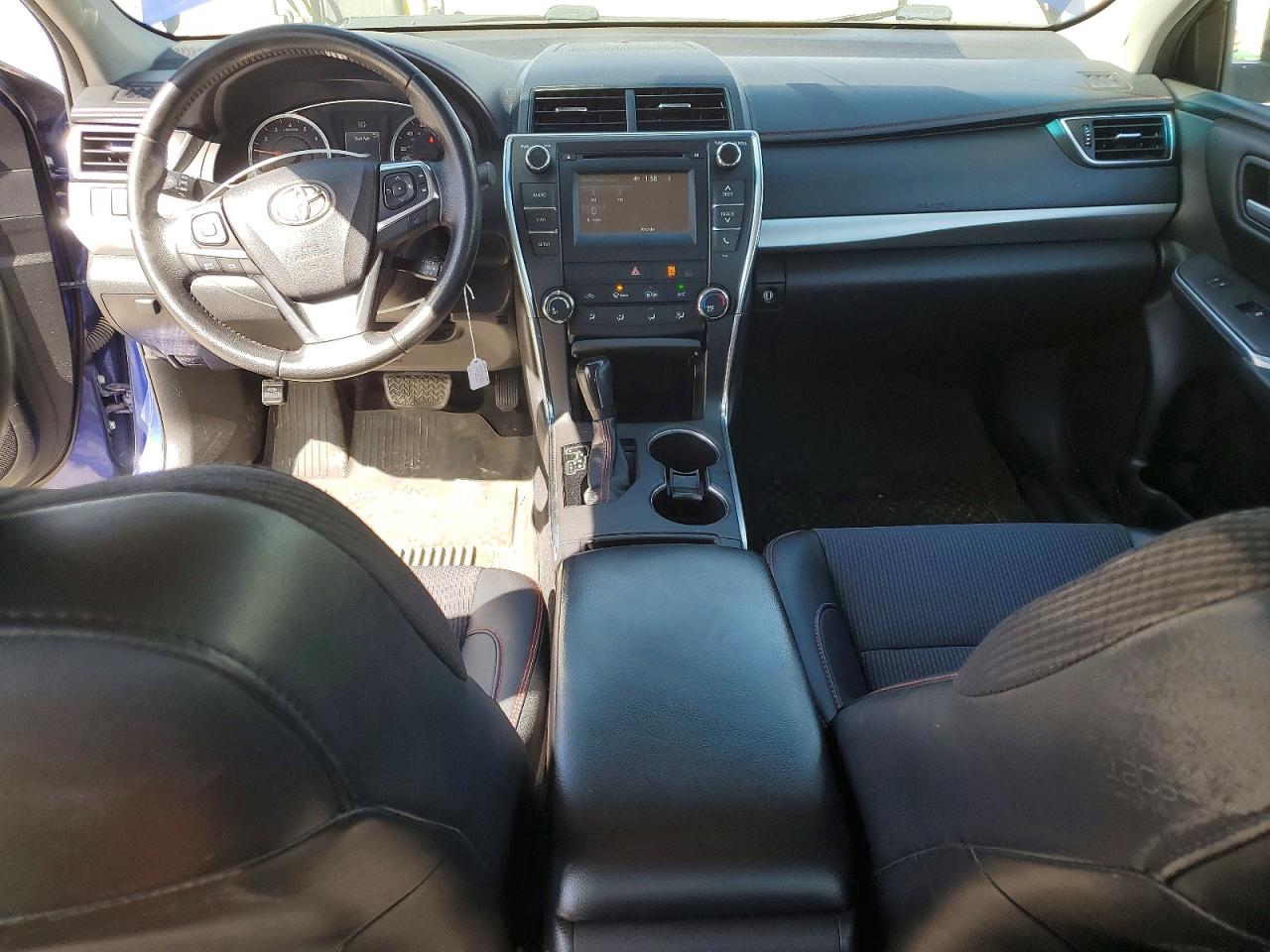 2016 TOYOTA CAMRY SE photo 22