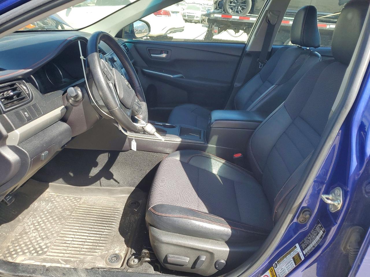 2016 TOYOTA CAMRY SE photo 19