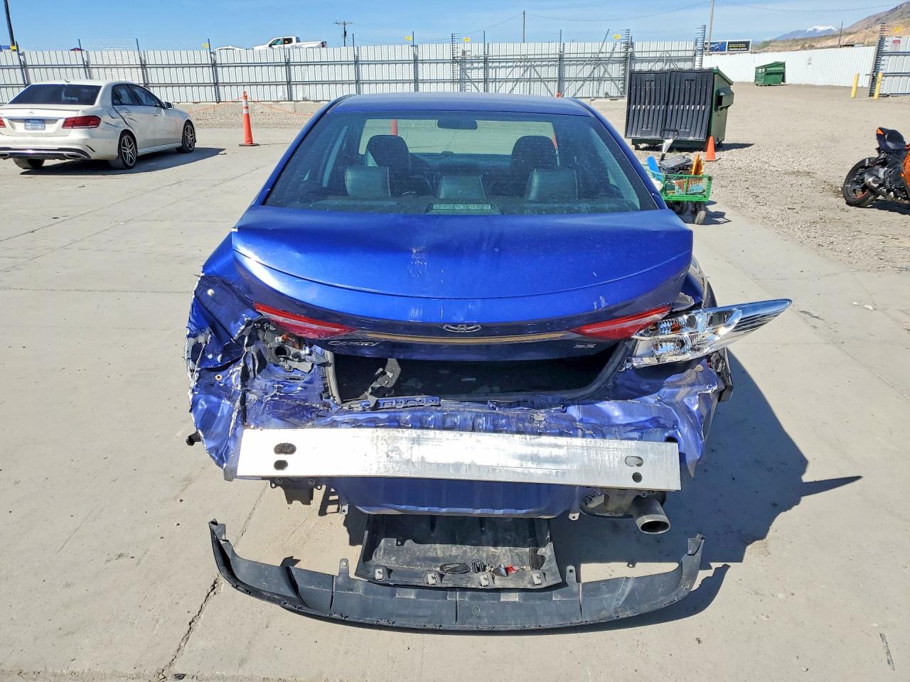 2016 TOYOTA CAMRY SE photo 16