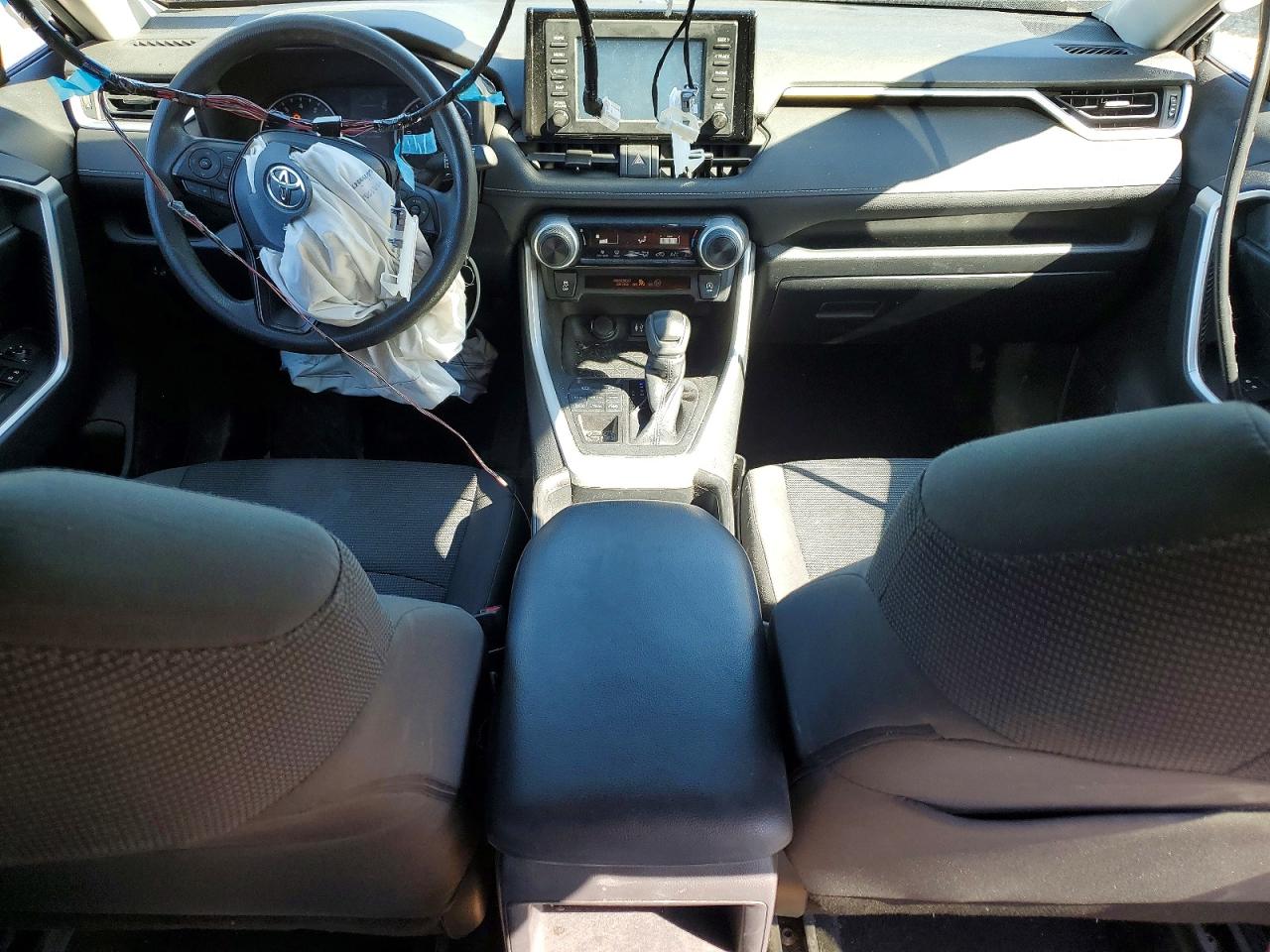 2019 TOYOTA RAV4 LE photo 15