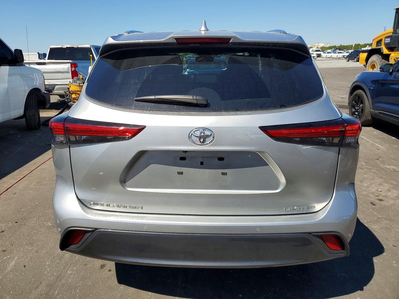 2023 TOYOTA HIGHLANDER LIMITED photo 6