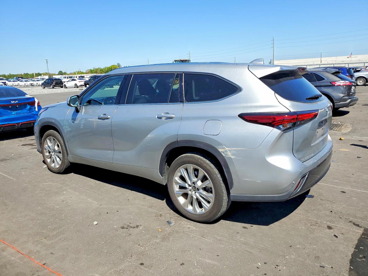 2023 TOYOTA HIGHLANDER LIMITED photo 2