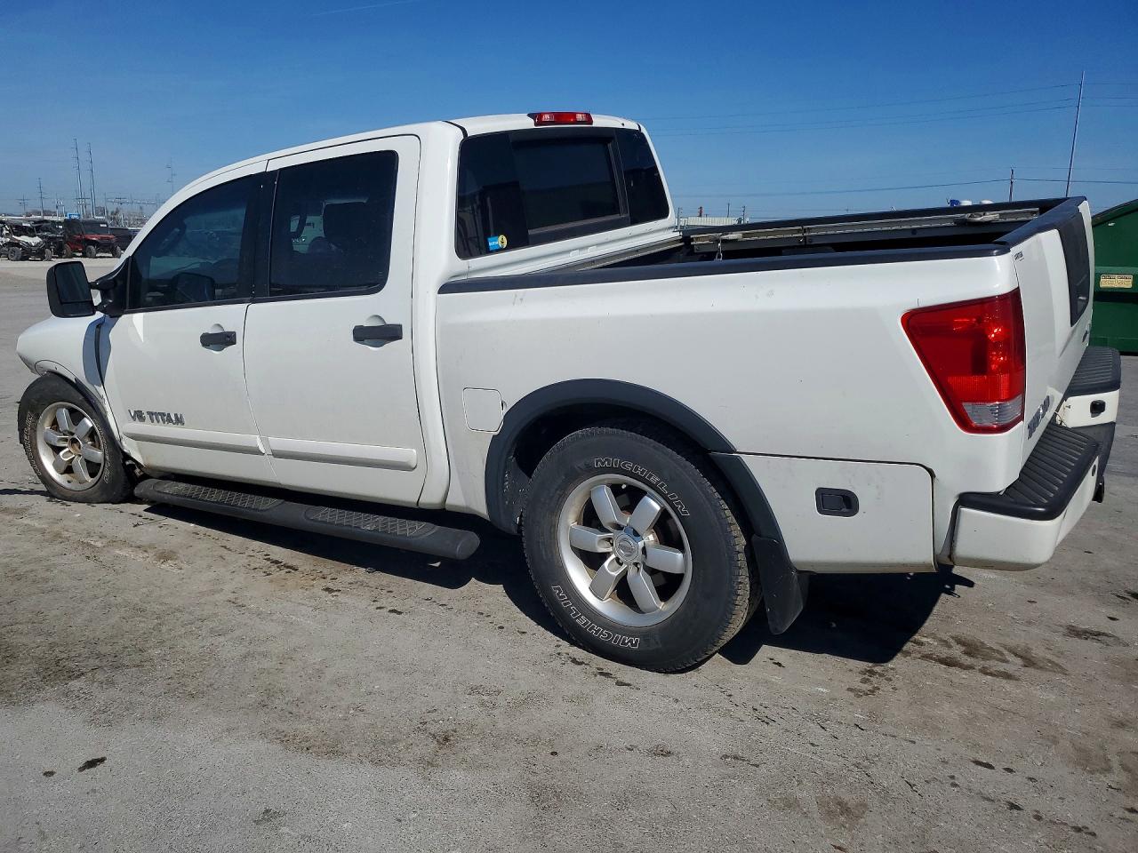 2009 NISSAN TITAN XE FFV photo 2