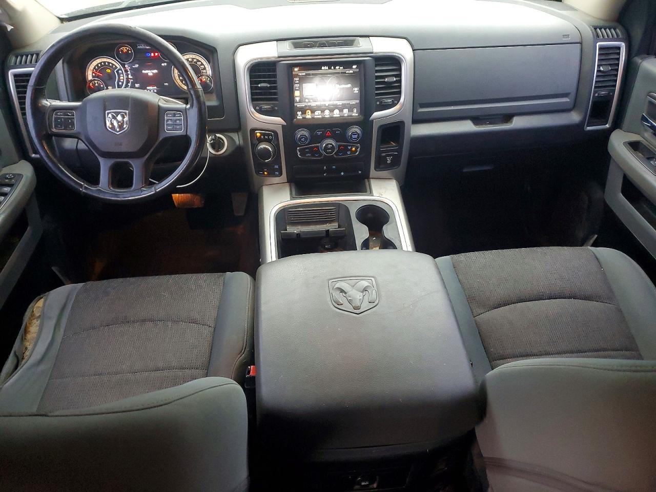 2016 RAM 1500 SLT photo 22