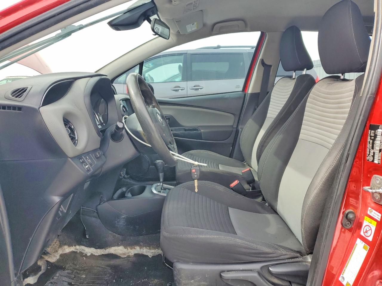 2018 TOYOTA YARIS 5-DOOR L photo 19
