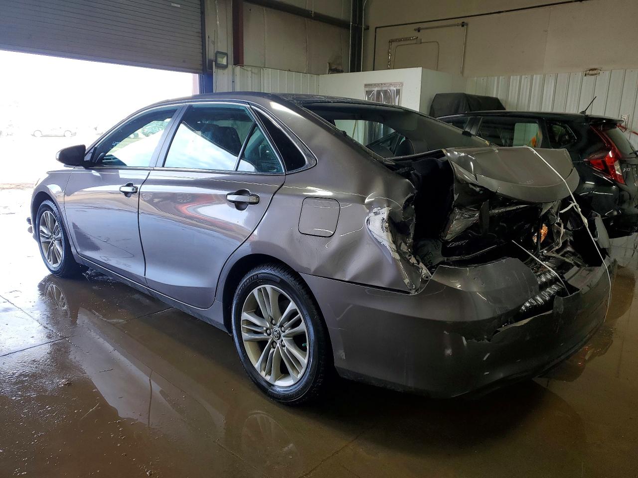 2015 TOYOTA CAMRY SE photo 4