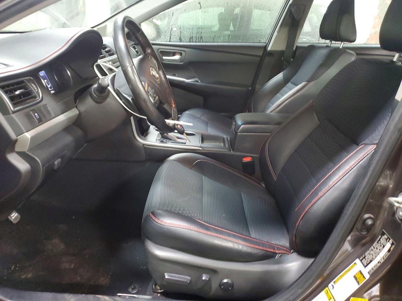 2015 TOYOTA CAMRY SE photo 19
