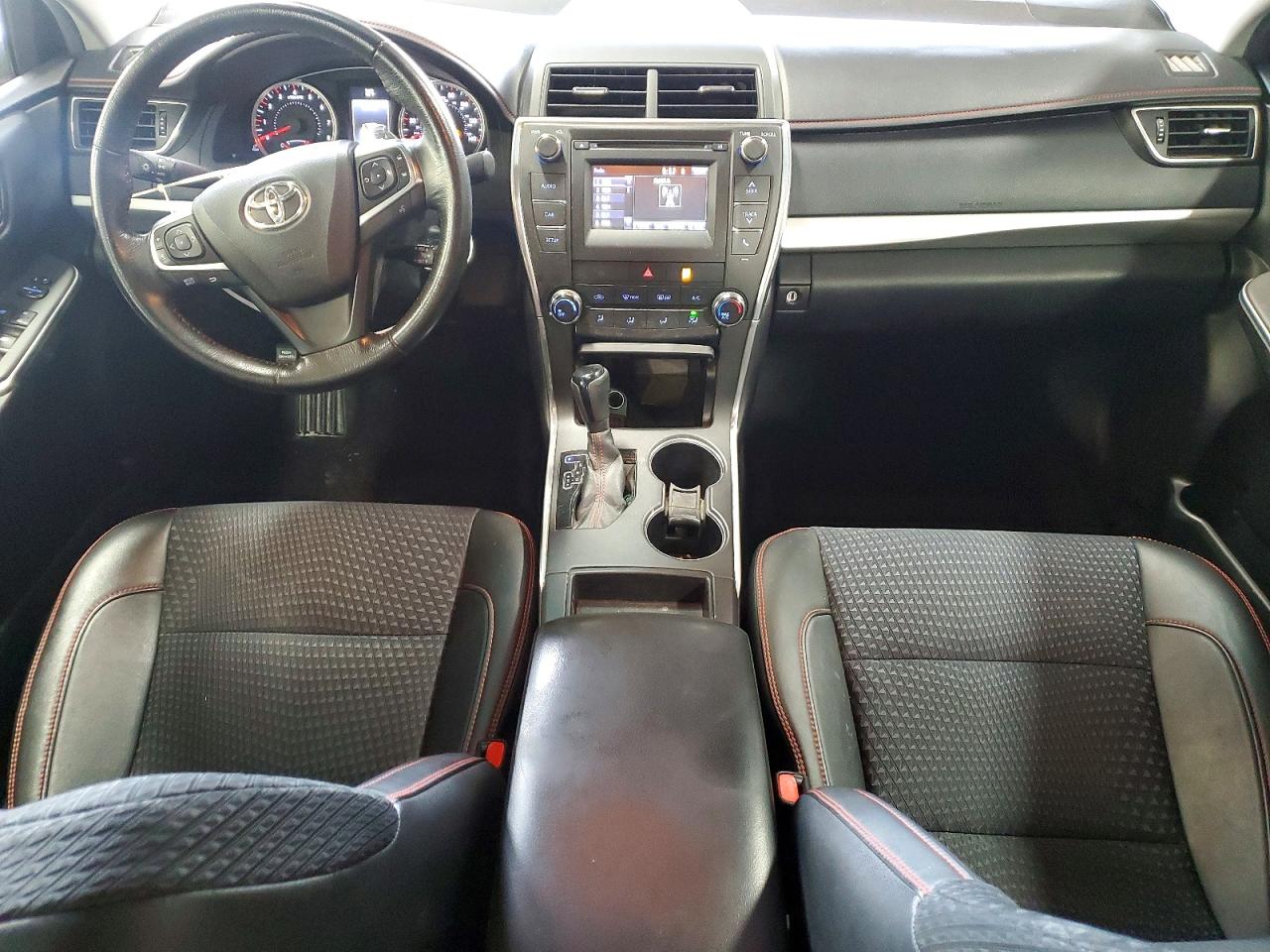2015 TOYOTA CAMRY SE photo 22