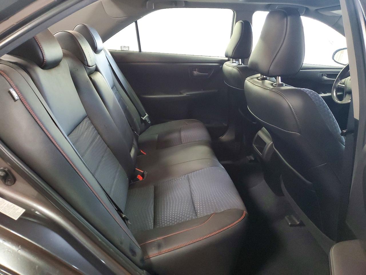 2015 TOYOTA CAMRY SE photo 28