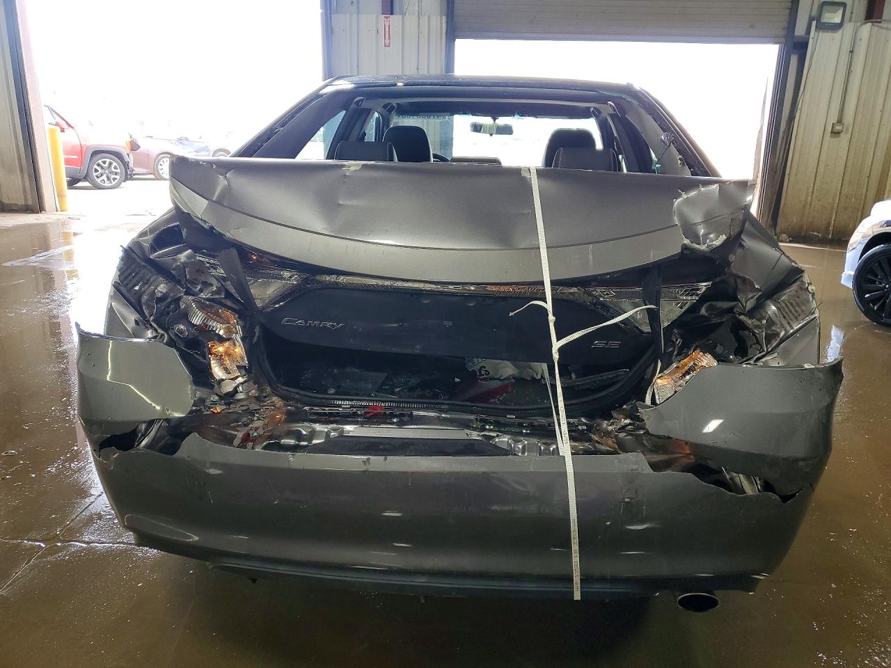 2015 TOYOTA CAMRY SE photo 16