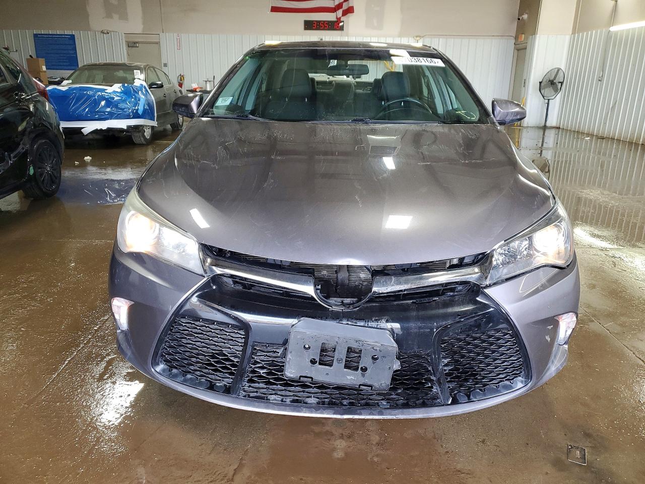 2015 TOYOTA CAMRY SE photo 13
