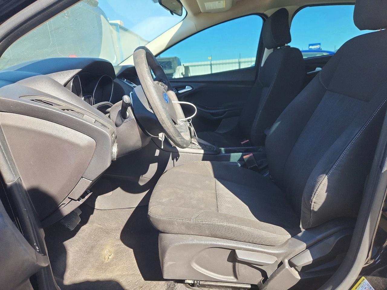 2015 FORD FOCUS SE photo 13